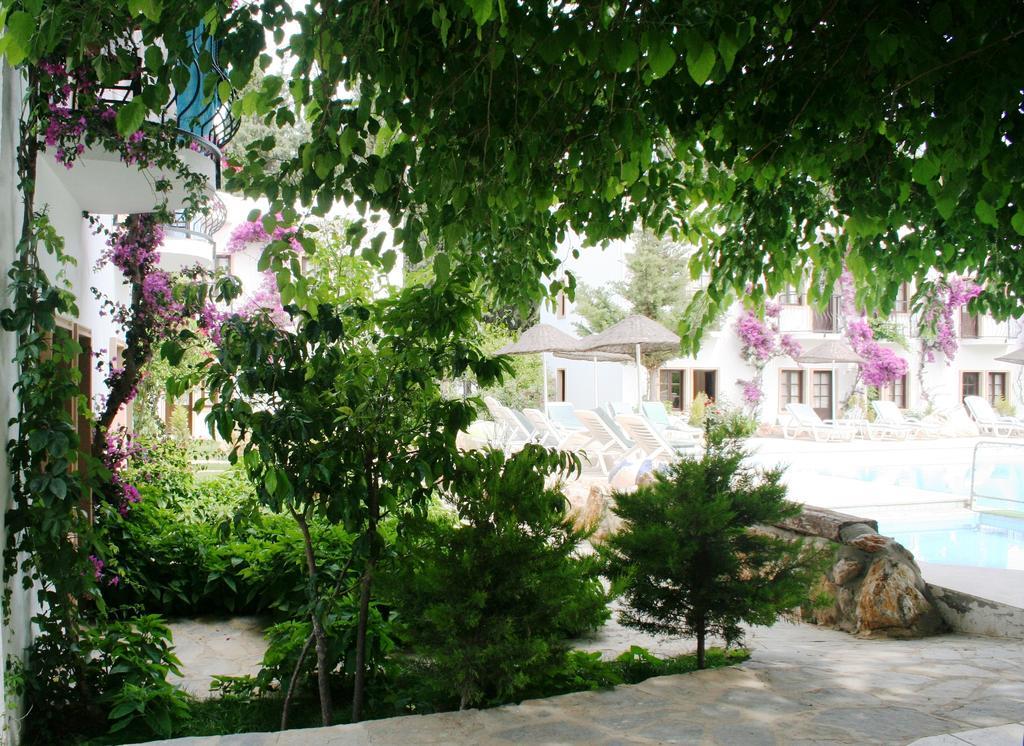 Safir Hotel Битез Екстериор снимка