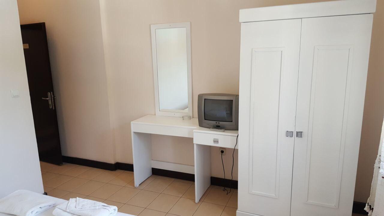 Safir Hotel Битез Екстериор снимка