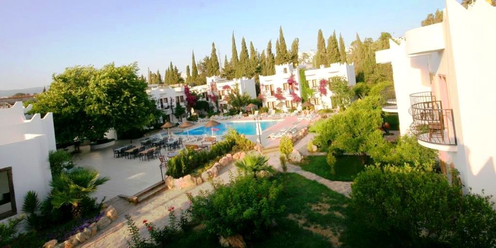 Safir Hotel Битез Екстериор снимка
