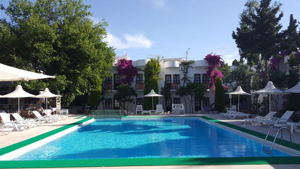 Safir Hotel Битез Екстериор снимка