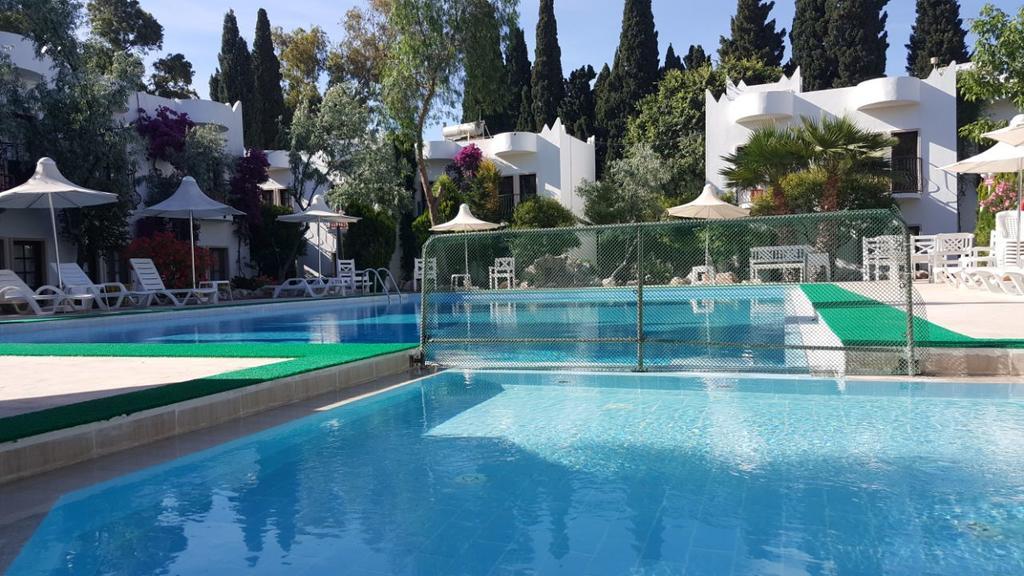 Safir Hotel Битез Екстериор снимка