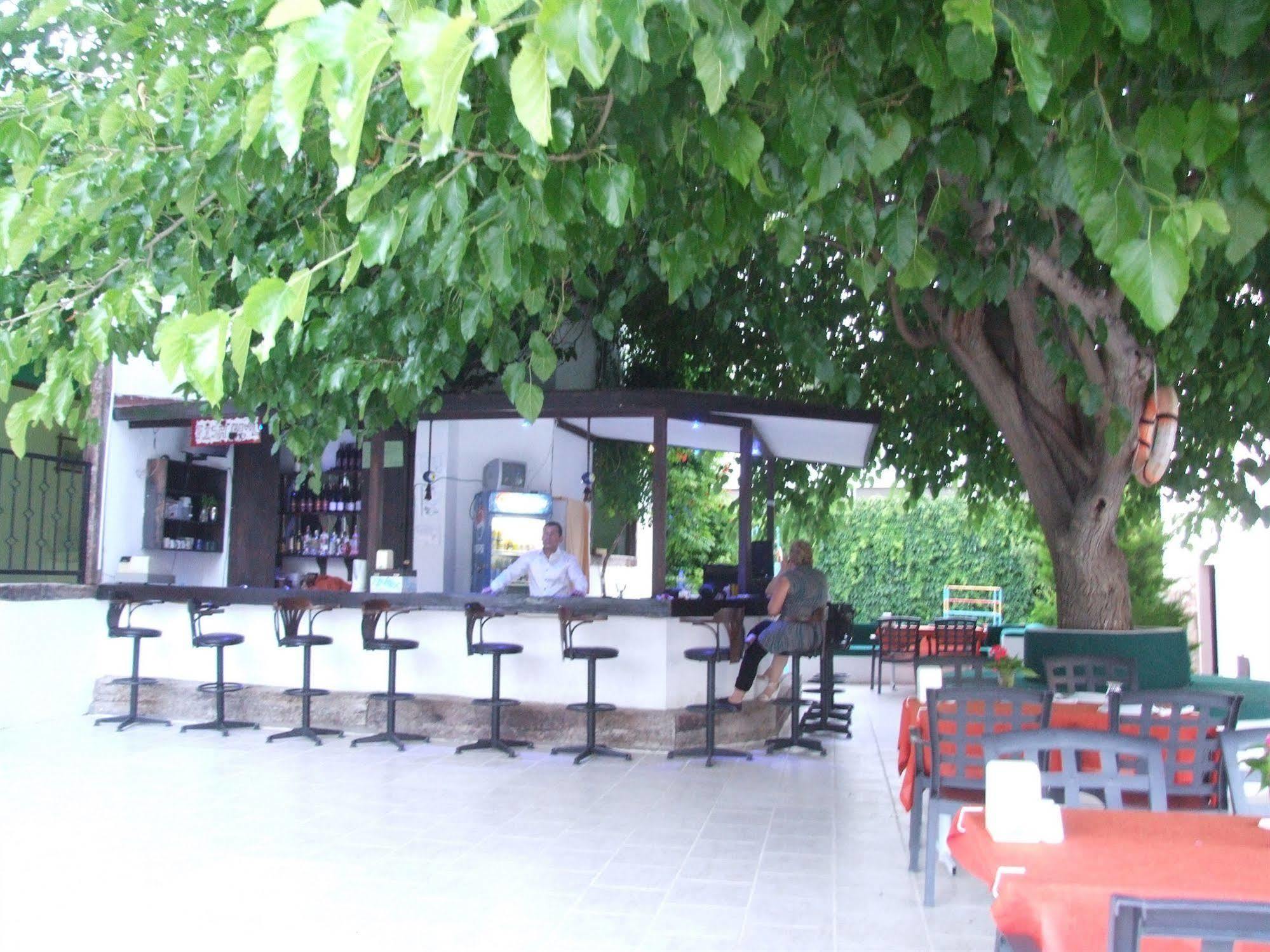 Safir Hotel Битез Ресторант снимка