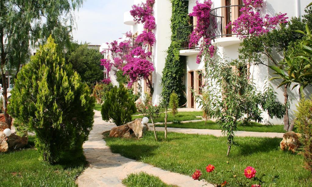 Safir Hotel Битез Екстериор снимка