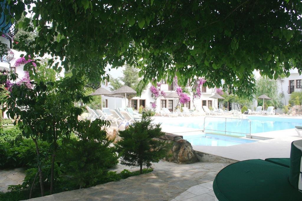 Safir Hotel Битез Екстериор снимка