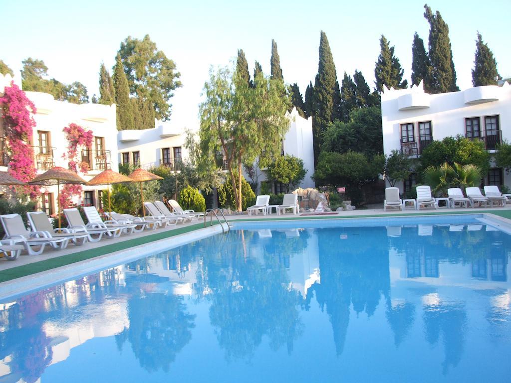 Safir Hotel Битез Екстериор снимка