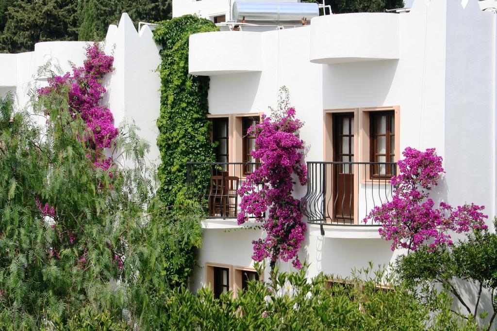 Safir Hotel Битез Екстериор снимка