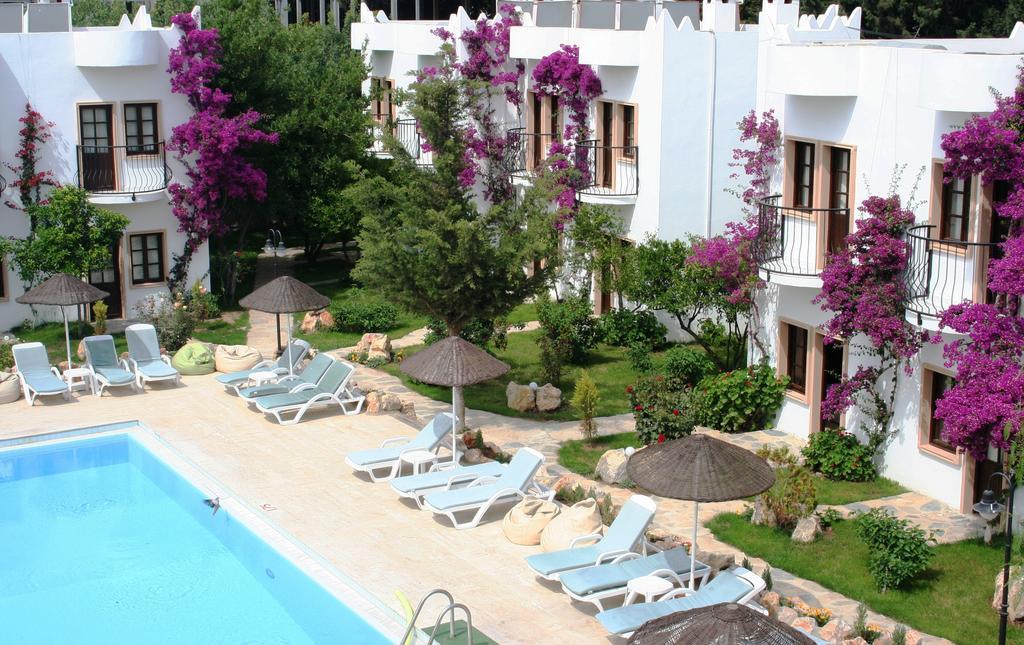 Safir Hotel Битез Екстериор снимка